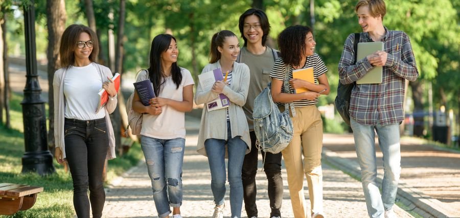 Palestinian Students Arrive in UK to Pursue Higher Education
